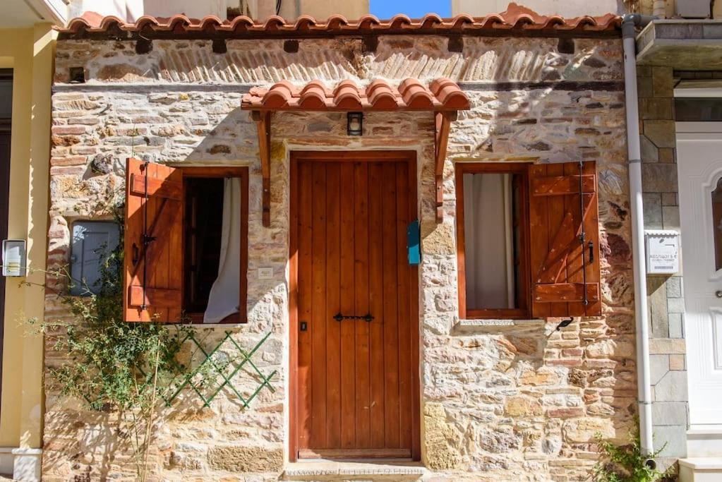 Lavrio Stone House 5 Min From The Centre/Port Apartment Exterior photo