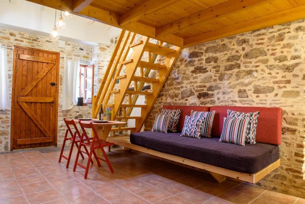 Lavrio Stone House 5 Min From The Centre/Port Apartment Exterior photo